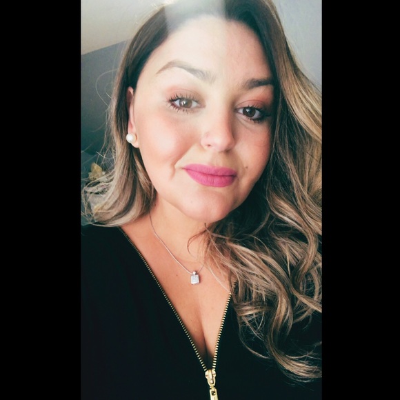 Meet your Posher, Caroline - Picture 1 of 1